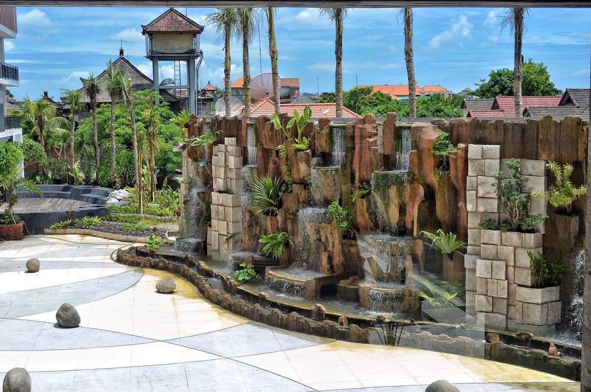 Five-Star Living - Courtyard