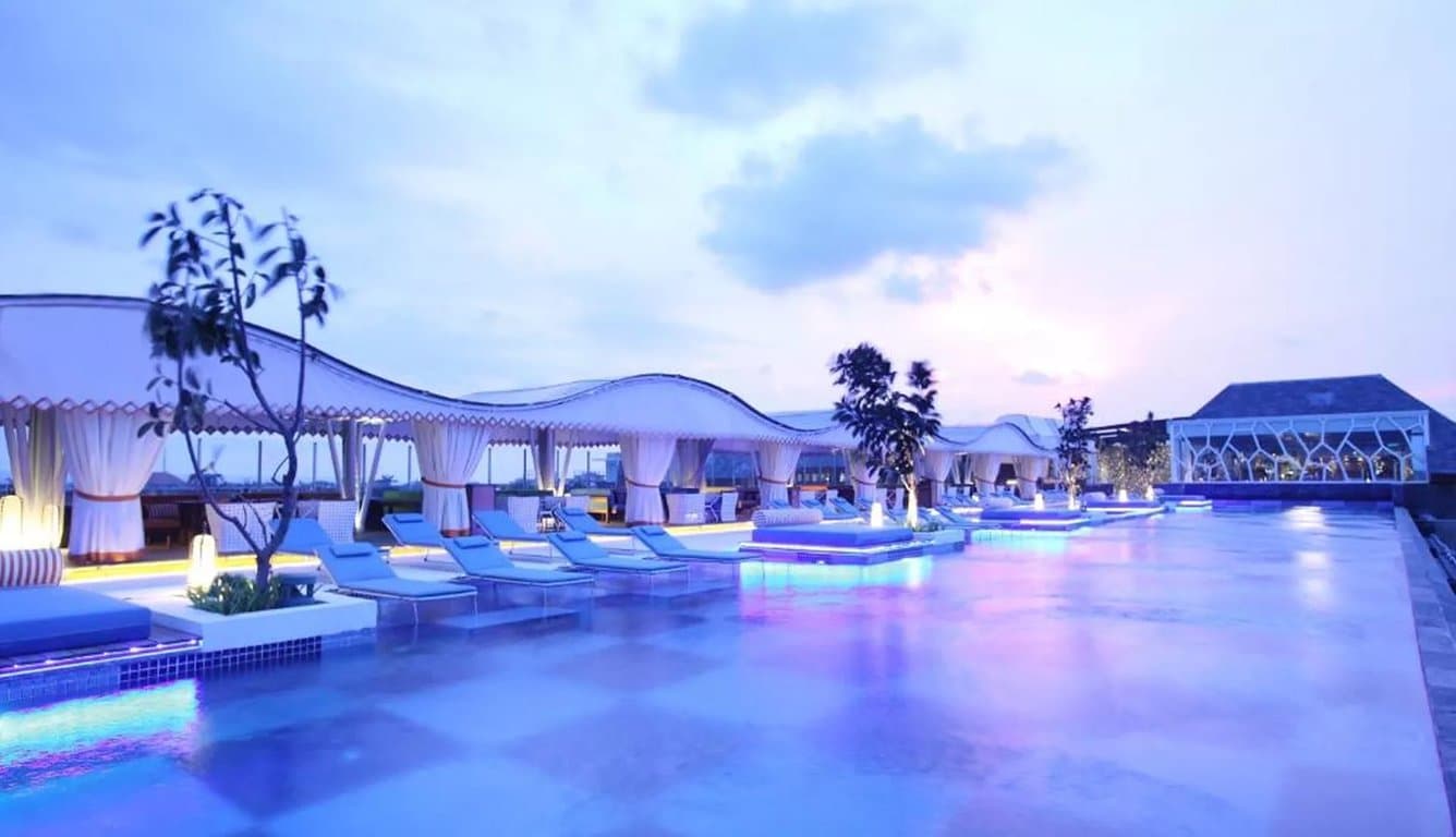 Rooftop Infinity Pool