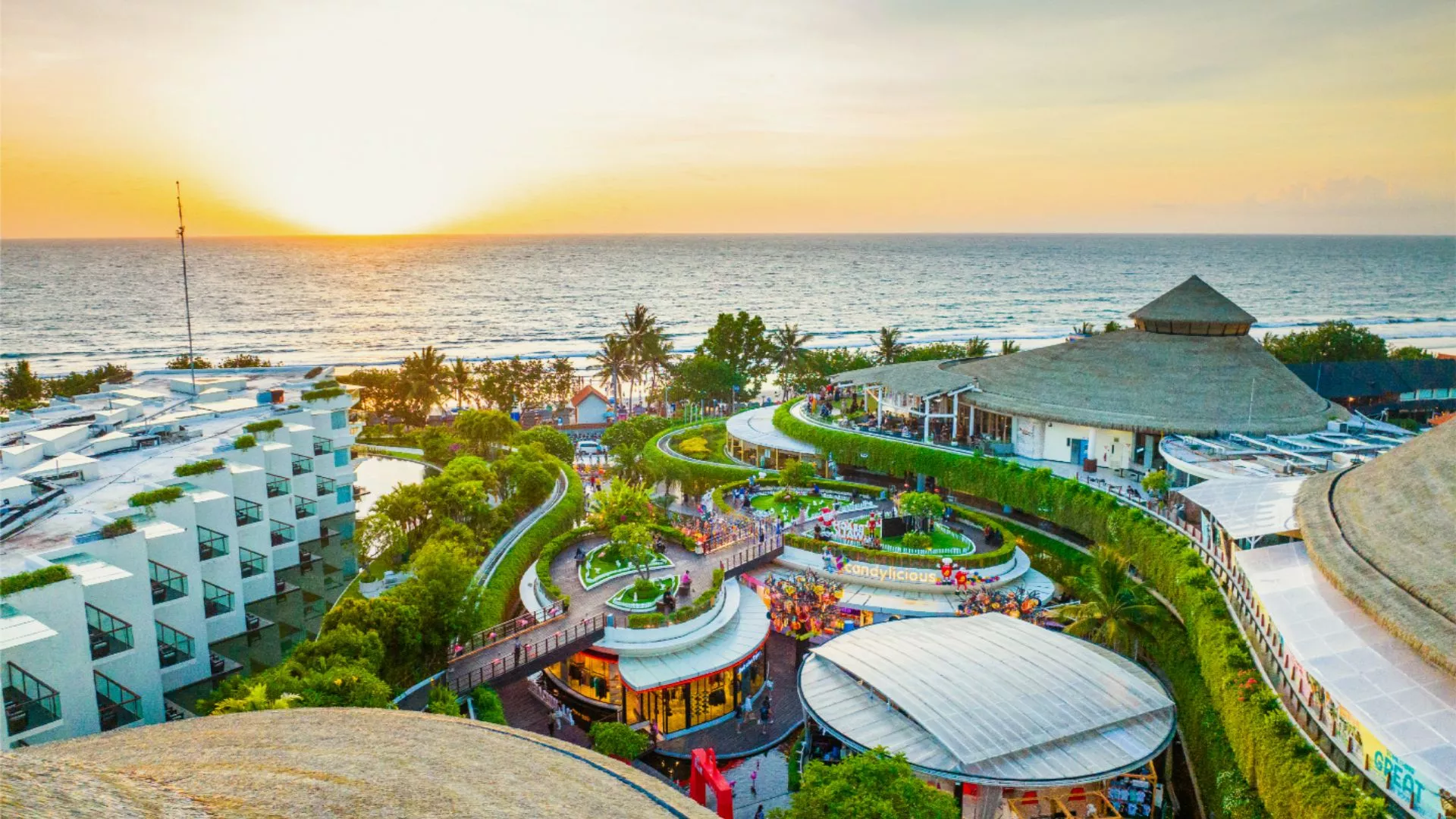 Shopping Center, Dining & Entertainment